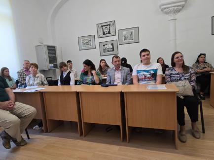 Premii pentru excelență: 12 elevi bihoreni recompensați cu burse pentru performanțele lor și implicarea în comunitate