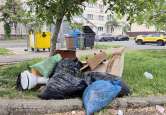 Ne enervează: Unii orădeni continuă să arunce gunoaiele pe unde apucă!