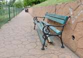 Ne enervează: Băncile de pe malul Crișului Repede, pradă vandalilor (FOTO)